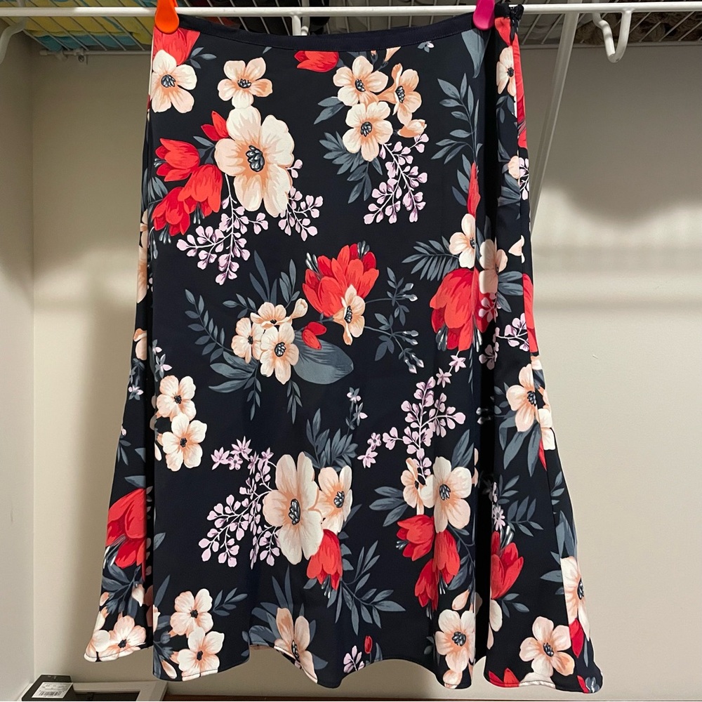 Ann Taylor Floral Skirt Red Blue and White Size 2P
